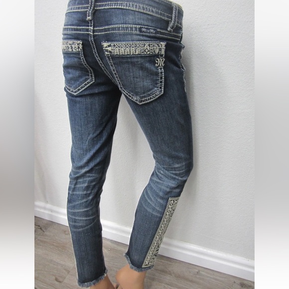 📌Sold on live📌Miss Me Born To Be Boho Ankle Jeans Womens 27 Aztec Frayed Hem - Picture 15 of 16